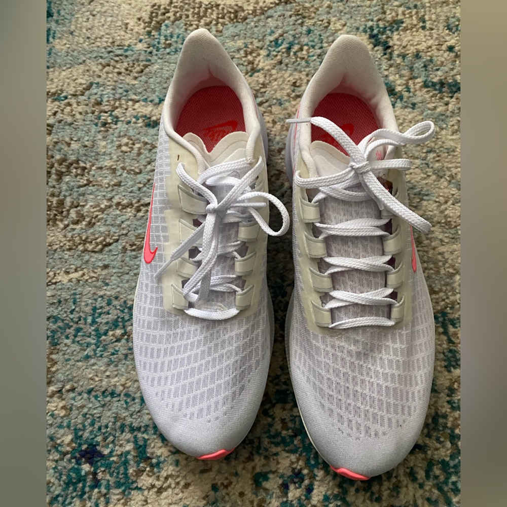 Nike Women’s Air Zoom Pegasus 37 VT White Running Shoes, size 11